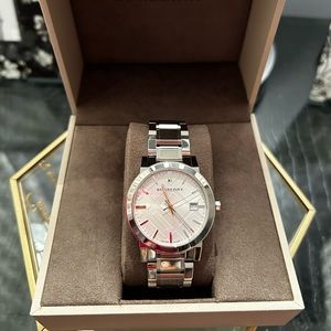 ✨Burberry✨ Ladies silver toned metal watch with white face